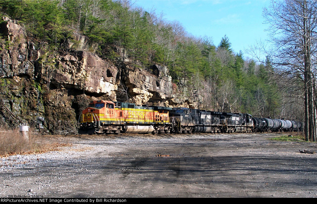 BNSF 653